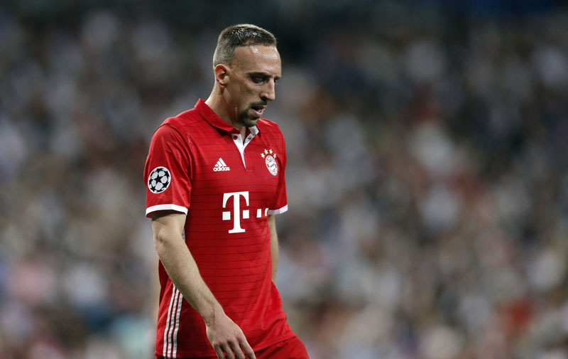 РИБЕРИ ЉУТ ПОСЛЕ ПОРАЗА: Судије, браво!