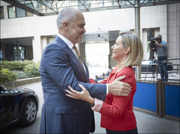 Рами ни пацка из Брисела