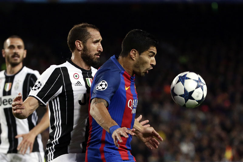 ПАЛО ПОМИРЕЊЕ: Суарез и Кјелини разменили дресове