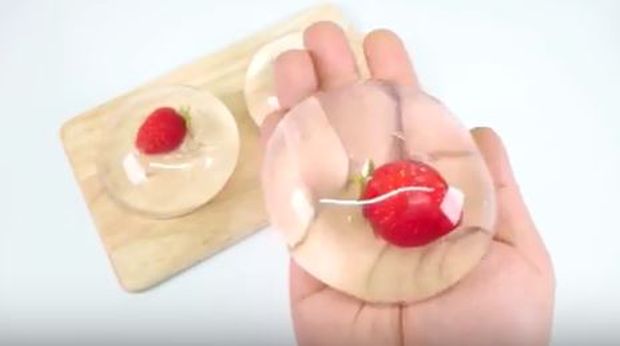 КОЛАЧ БЕЗ МИРИСА, УКУСА И КАЛОРИЈА: Ова посластица је постала хит широм света (ВИДЕО)
