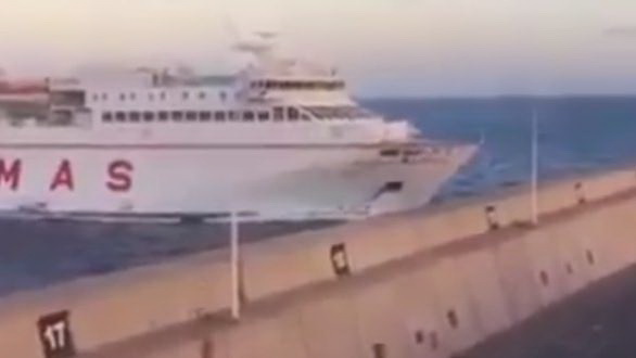 Шпанија:Трајект ударио у мол, 13 повређених