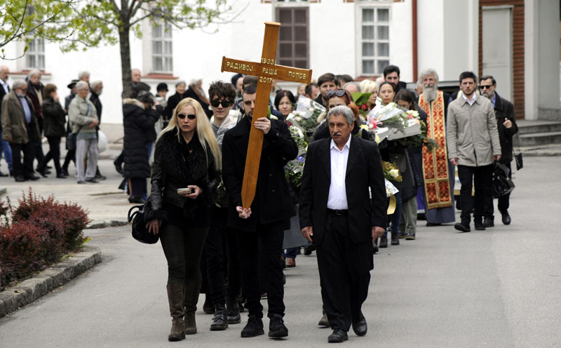 Путуј, Rашо, теби звездe припадаjу