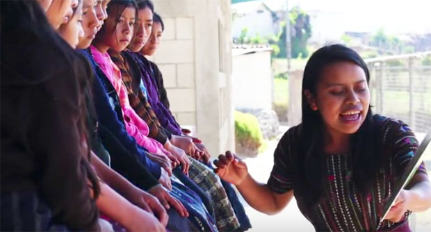 Гватемала: Тинејџери држе наставу деци (ВИДЕО)