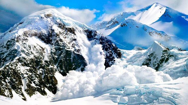 Снежна лавина усмртила два тинејџера