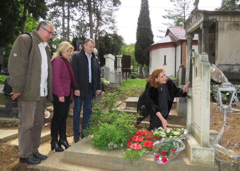 Цвеће за славну претходницу