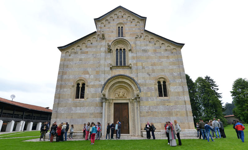 Албанцима сметају Високи Дечани, прете и због Харадинаја