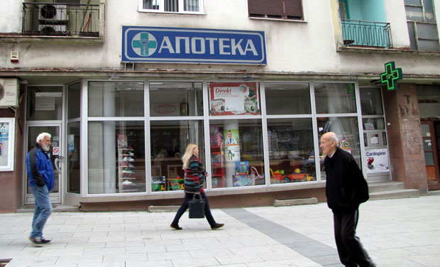 Директорка оставила огромне дугове, тужила због једне плате