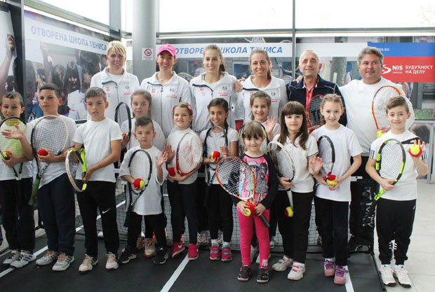 Српске тенисерке се дружиле са малишанима