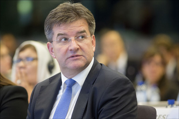 ЛАЈЧАК УПОЗОРАВА: Земље Западног Балкана „прете да ће да запале школу ако не уђу у тим“