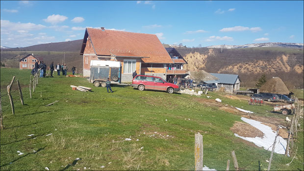 ТУГА НА ПЕШТЕРУ: Дечак се удавио у шахту испред куће