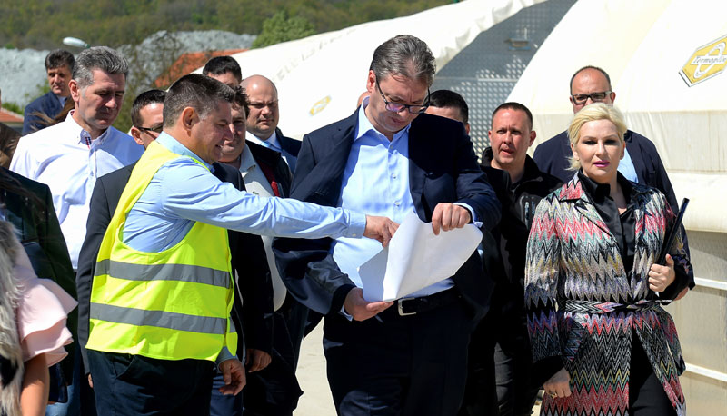 Вучић: Већe плате и пензије