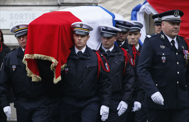 МАКРОН И ЛЕ ПЕНОВА: Сусрет без руковања