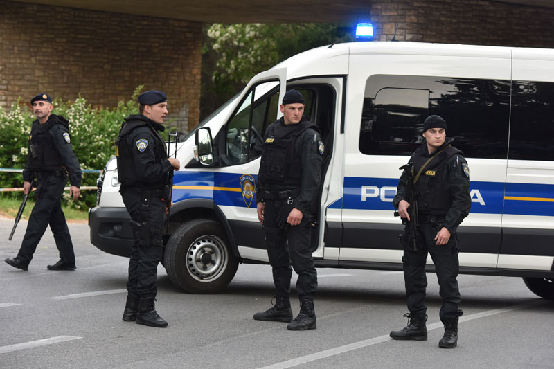 Шибеник: Убио троје људи због дугова, осумњичени прети самоубиством