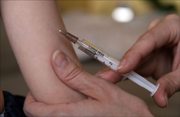 Вакцинише се све мање деце