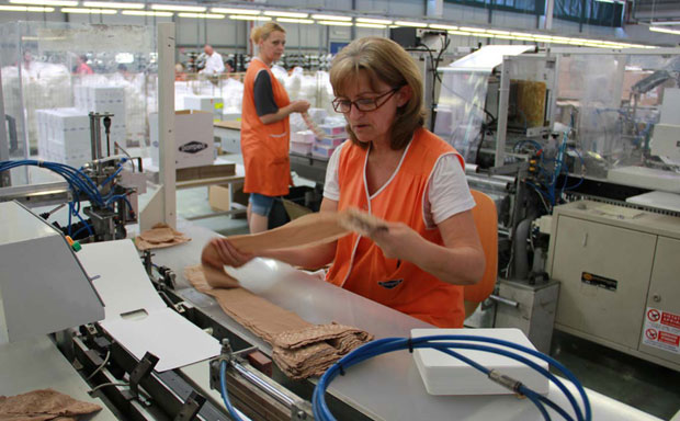 Из клупе - у фабрику