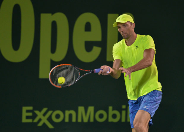 ФУДБАЛЕР СТАНДАРДА ВРЕЂАО КАРЛОВИЋА: Глупане, иди на пецање!