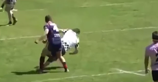 ХАОС НА УТАКМИЦИ: Нокаутирао судију после жутог картона (ВИДЕО)