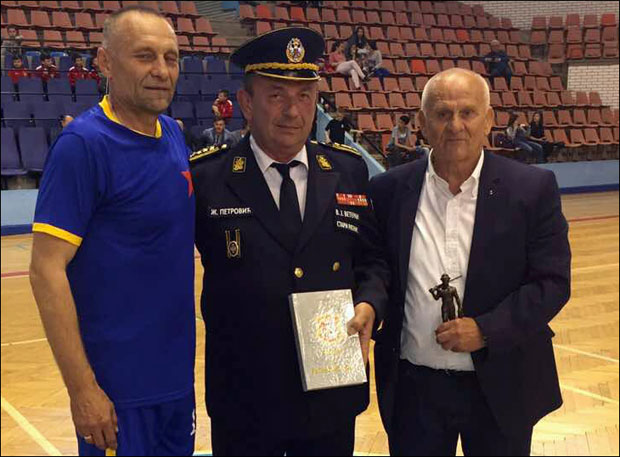 Хумани Борани и легенде фудбала у част Здравку Кузмановићу