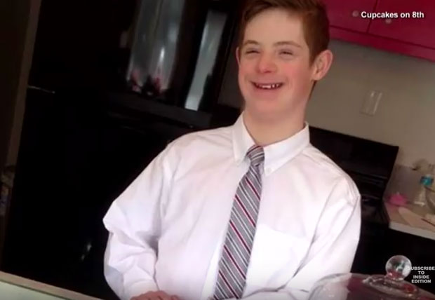 Дечак са Дауновим синдромом успешно води продавницу колача