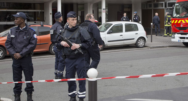 ПУЦЊАВА НА ЖЕЛЕЗНИЧКОЈ СТАНИЦИ: Полицајац убио жену и децу (3 и 5), а затим одузео и себи живот