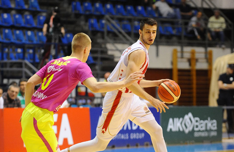 Звезда у последњем минуту срушила Мегу