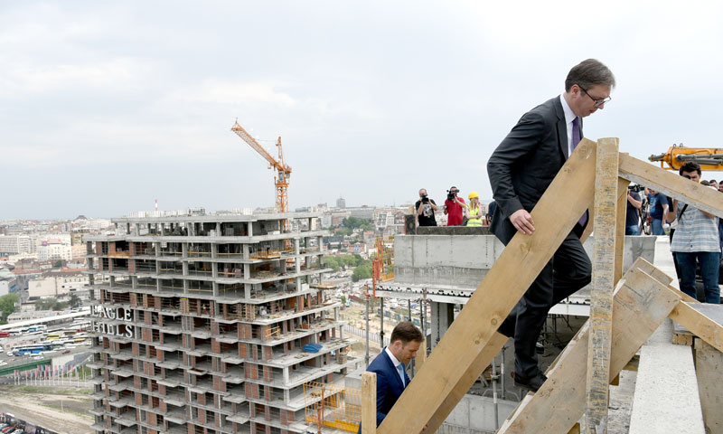 Вучић обишао радове на Београду на води