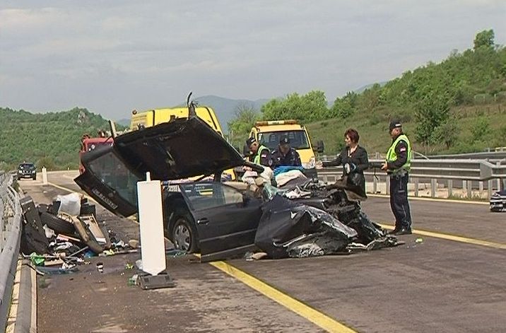 СТРАВИЧАН УДЕС: У чеоном судару погинуло двоје Бугара, возила смрскана