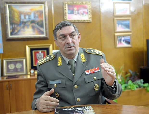 Генерал Диковић: КФОР нас упозорио на могуће немире