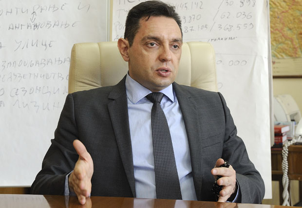 Вулин: Косовска застава вређа све жртве Другог светског рата