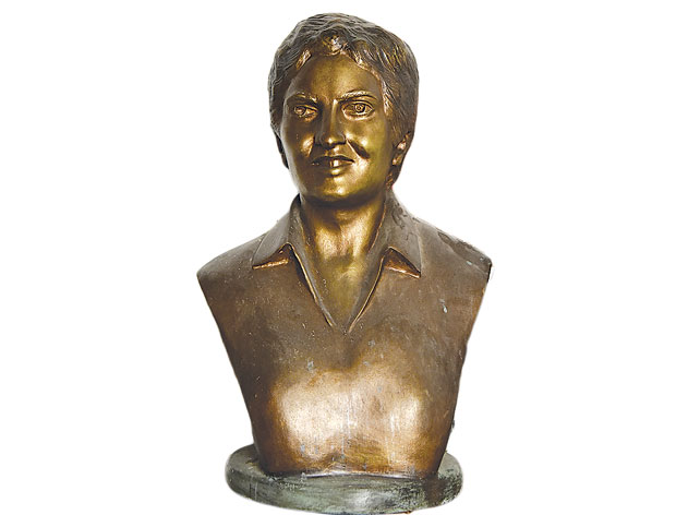 Почаст Кики и од амбасадора