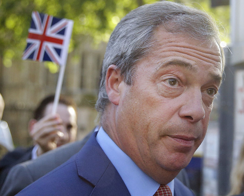 Фараж: Биће Макрон Јункерова марионета