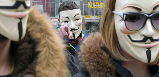 ЗАСТРАШУЈУЋА ПОРУКА АНОНИМУСА: Припремите се, Трећи светски рат почиње 2018. године! (ВИДЕО)