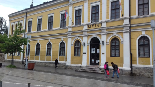 Култура у канџама политике