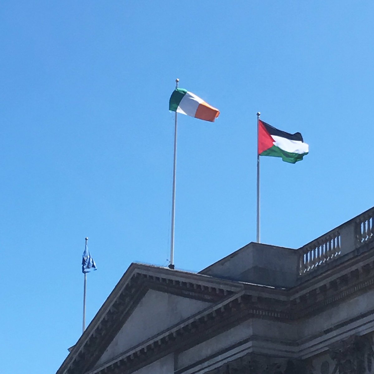 ИРЦИ ПРОТИВ ОКУПАЦИЈЕ: Палестинска застава изнад скупштине Даблина 