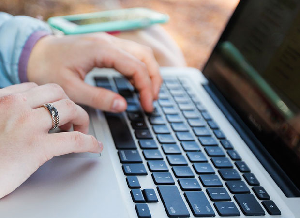 Онлајн упис деце у одбаништа и у Сремској Митровици и Шапцу