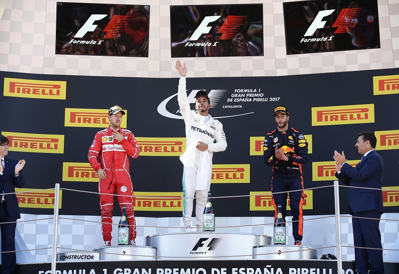 ХАМИЛТОН НАЈБОЉИ НА “КАТАЛУЊИ”: Британац у директном окршају са Фетелом славио у Шпанији