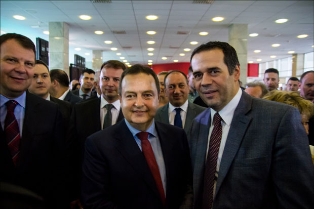 И Дачић меркао полисе