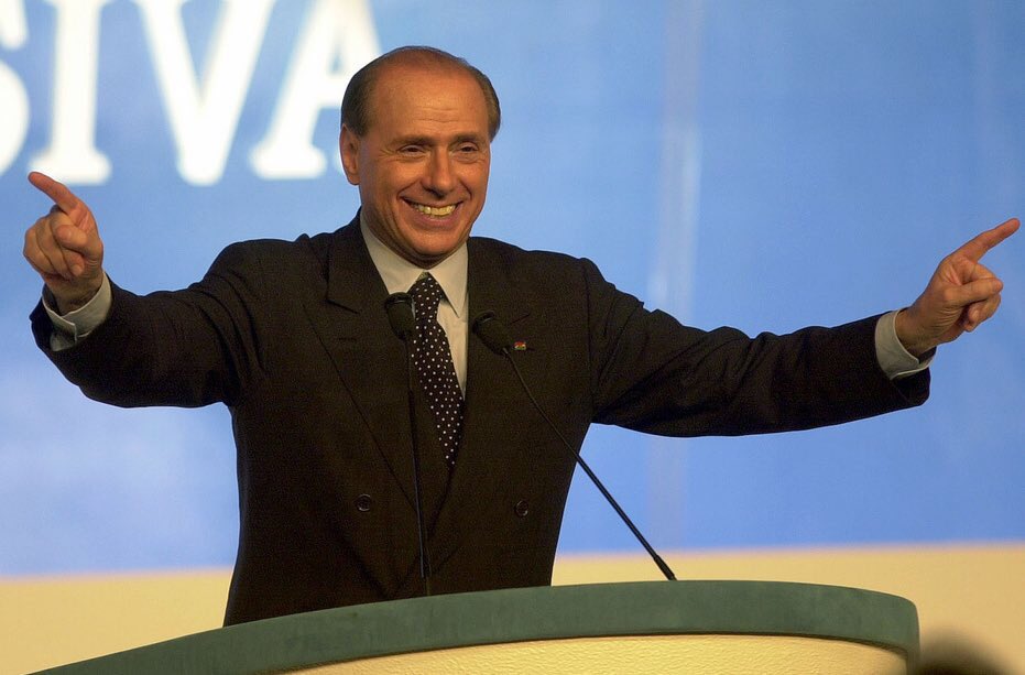 Берлускони: Макрон је фин младић, добра му је мама