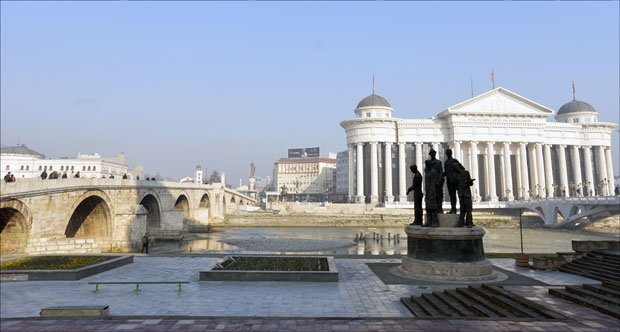Македонија без владе и без локала