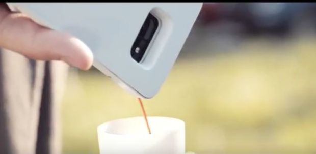 Маска за телефон прави кафу (ВИДЕО)