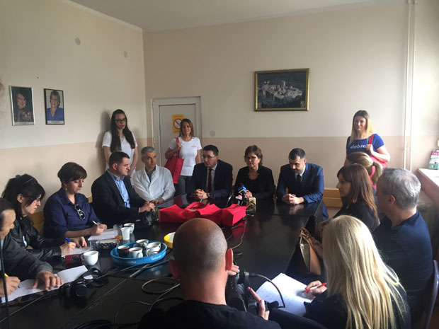 Хенкел и ДИС обрадовали маме и бебе у Крушевцу