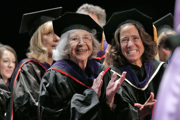 Добила диплому у 105. години (ФОТО)