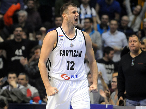 Величковић настaвља у Партизану