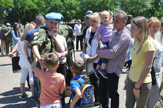 СВЕЧАНОСТ У КРАЉЕВУ: Испраћај српских „Плавих беретки“ 