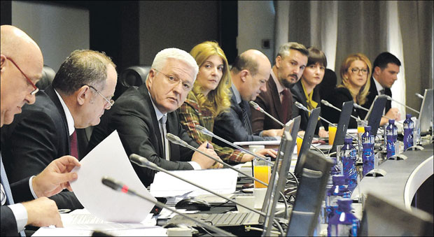 Влада ЦГ неће да полаже рачуне