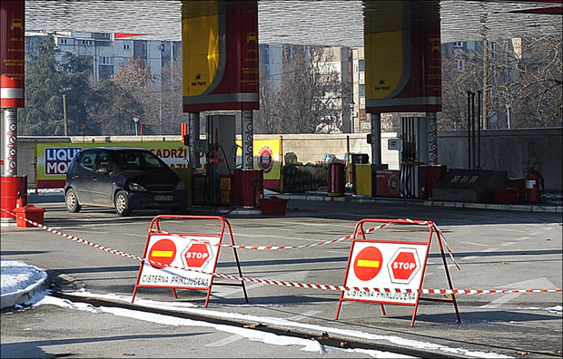 Порезници ставили катанац на 40 пумпи