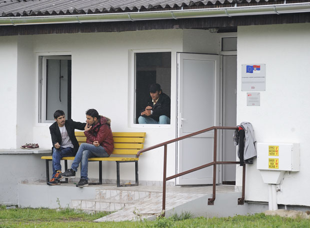 Шодер: До краја лета европски стандарди за сместај миграната