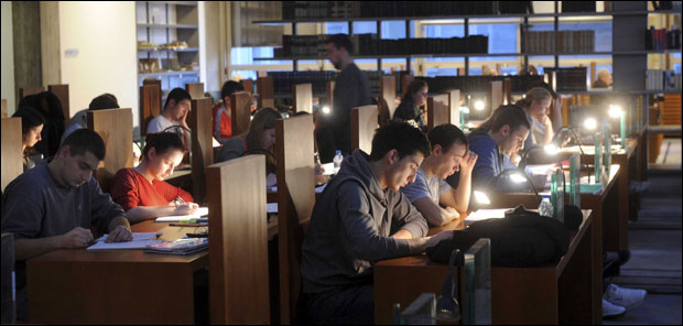  Сутра исплата ученичких стипендија и кредита за мај