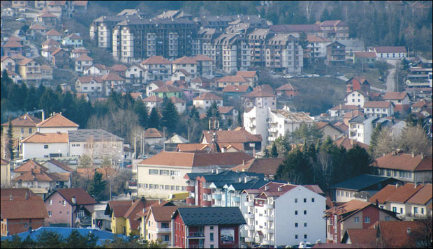 Општина грца, а новац расипају