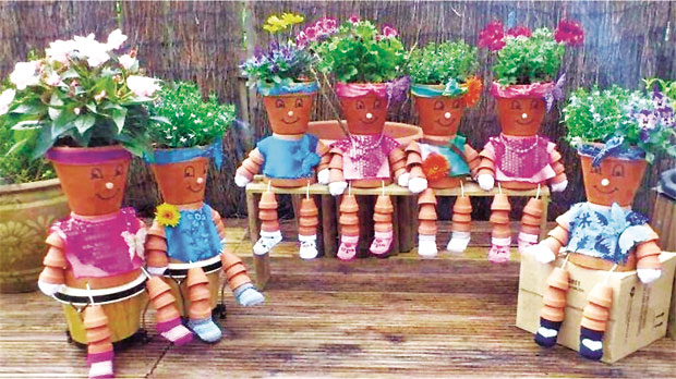 Саксије као мали „човечуљци“